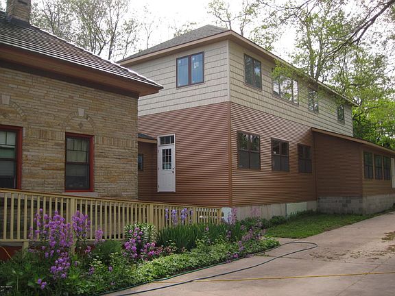 2nd image of 611 W Clay Ave