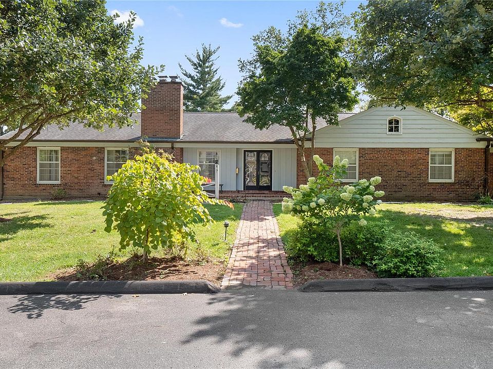 1st image of 7 York Hills Dr