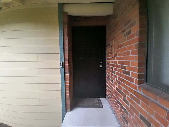 3rd image of 18331 NE Multnomah St