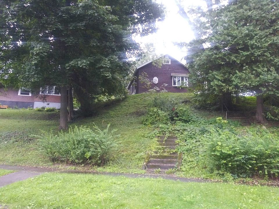 1st image of 54 3rd Ave