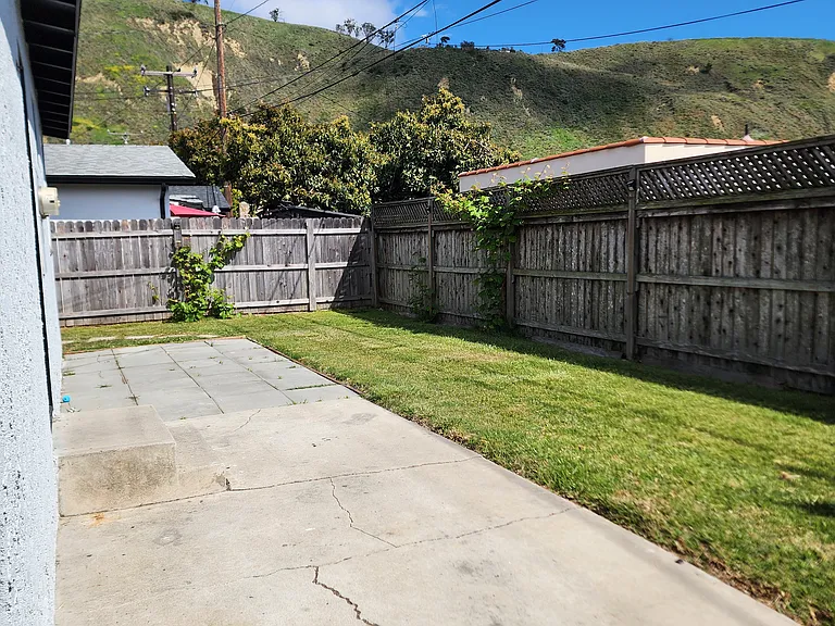 116 E Lewis St #B — Photo 26