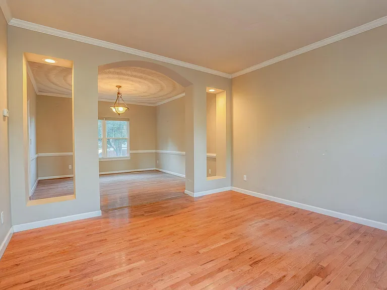 800 Sherrard Ct — Photo 6