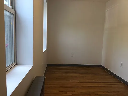 Rented by Premier Metro Realty Corp | media 44