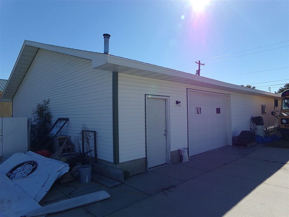 2nd image of 174 13th Ave