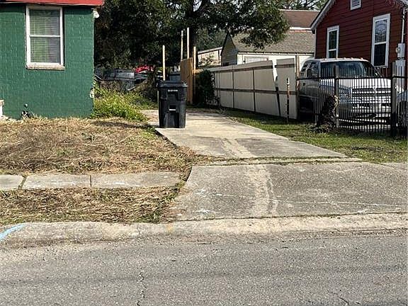 3rd image of 4757 Tulip St