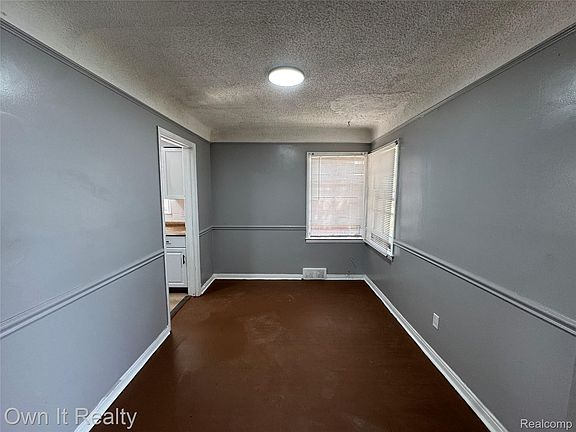 3rd image of 20524 Lesure St