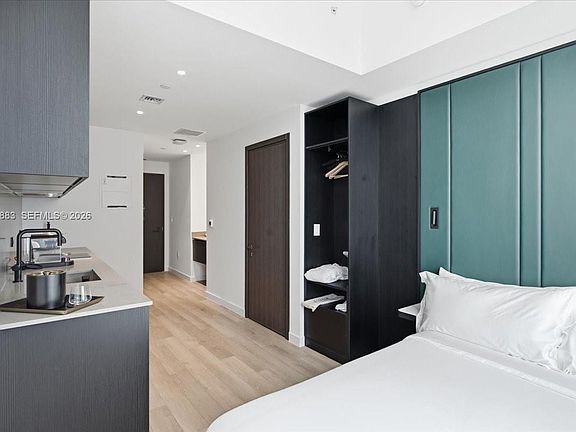 3rd image of 20 NE 11th 4212 Miami #4212