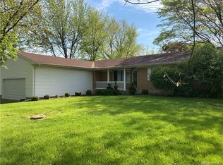 1544 Crest Dr, Springfield, OH 45502