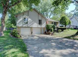 205 SE Mount Vernon Dr, Blue Springs, MO 64014