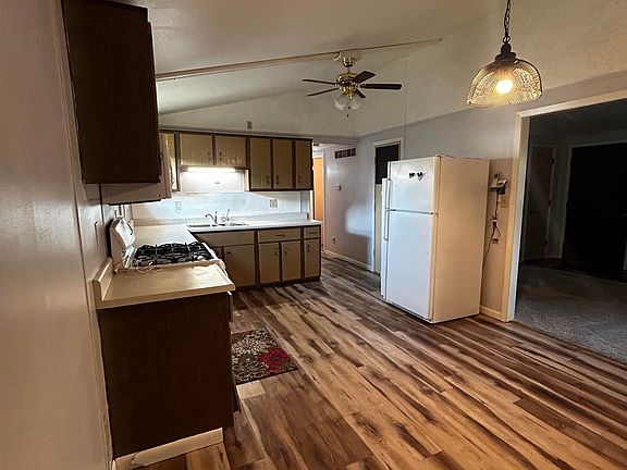 5th image of 400 3rd Ave NE