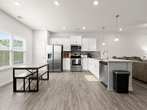 3rd image of 254 Pinnacle Way