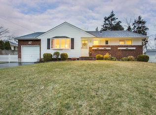 17 Rosalie Pl, Commack, NY 11725