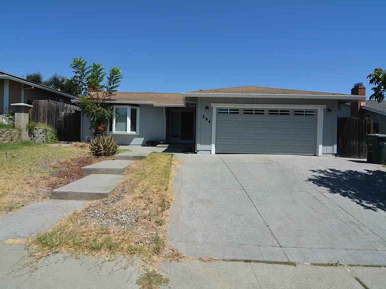 154 Manzanita Dr — Photo 2