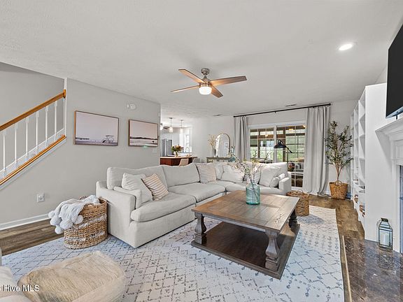 3rd image of 149 Mendover Drive