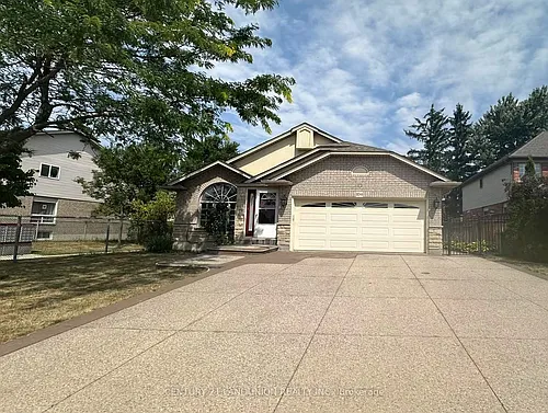 104 Hepburn Cres Photo 1