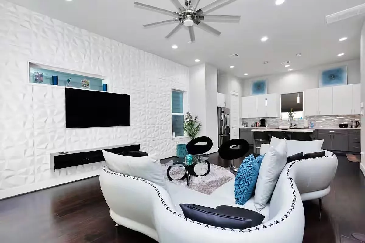 3 bed, 3.5 bath, 1736 sqft, $2,850 — Photo 2