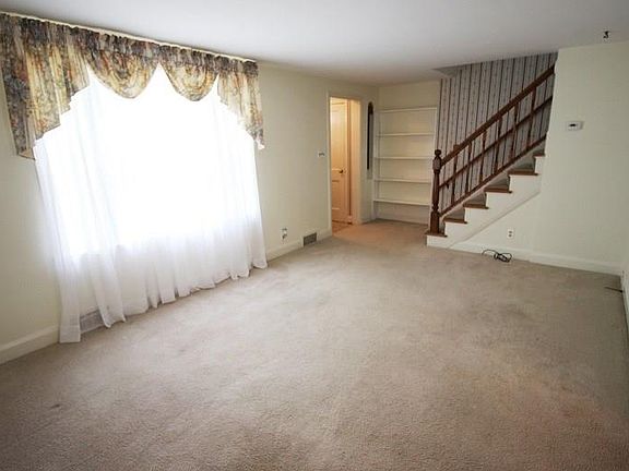 5th image of 101 Byron Ave