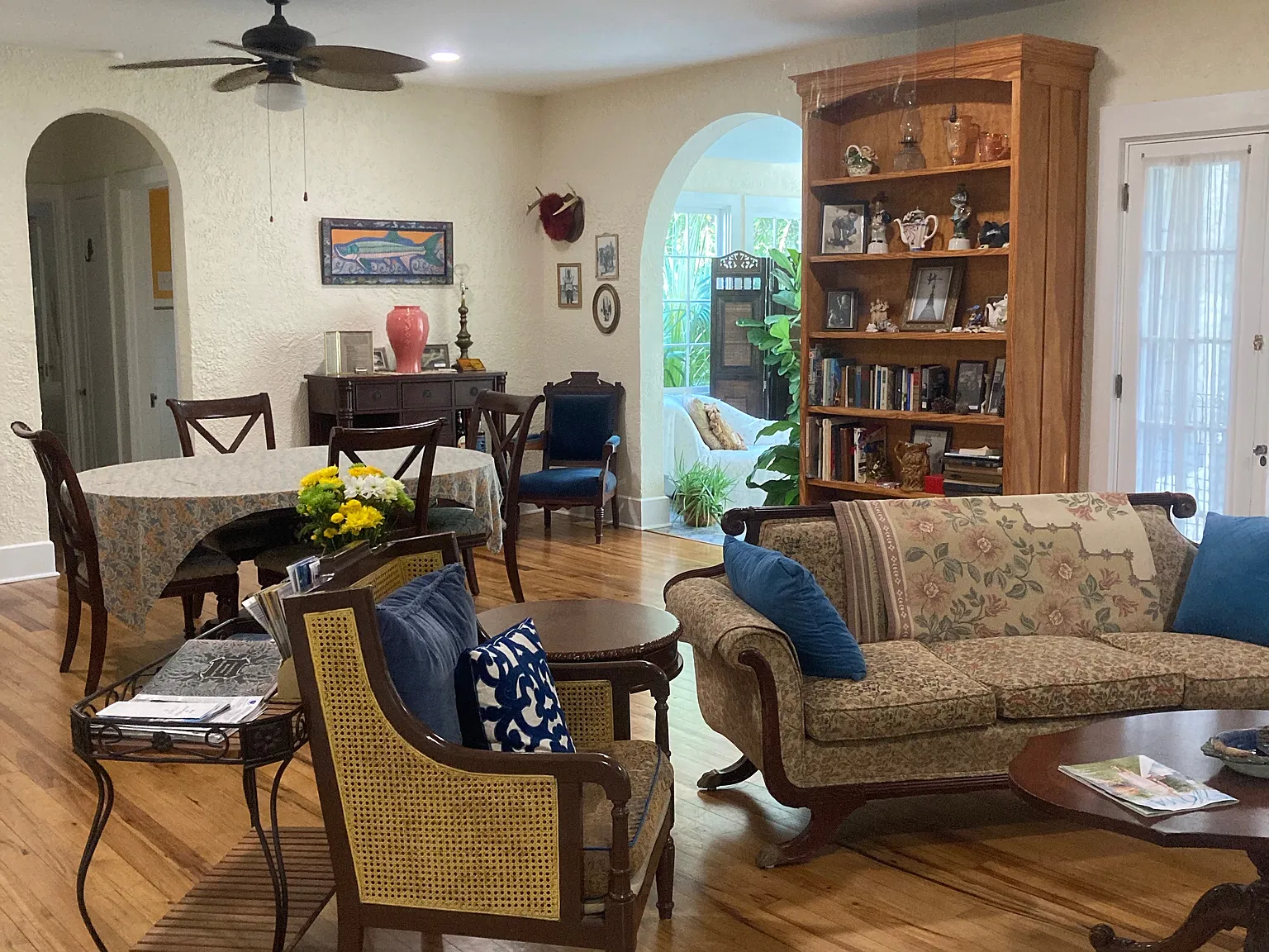 3 bed, 2047 sqft, $2,200 — Photo 3