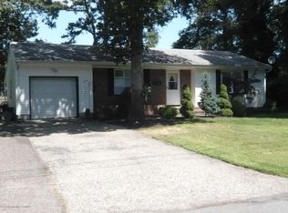 318 Walnut Dr, Lanoka Harbor, NJ 08734