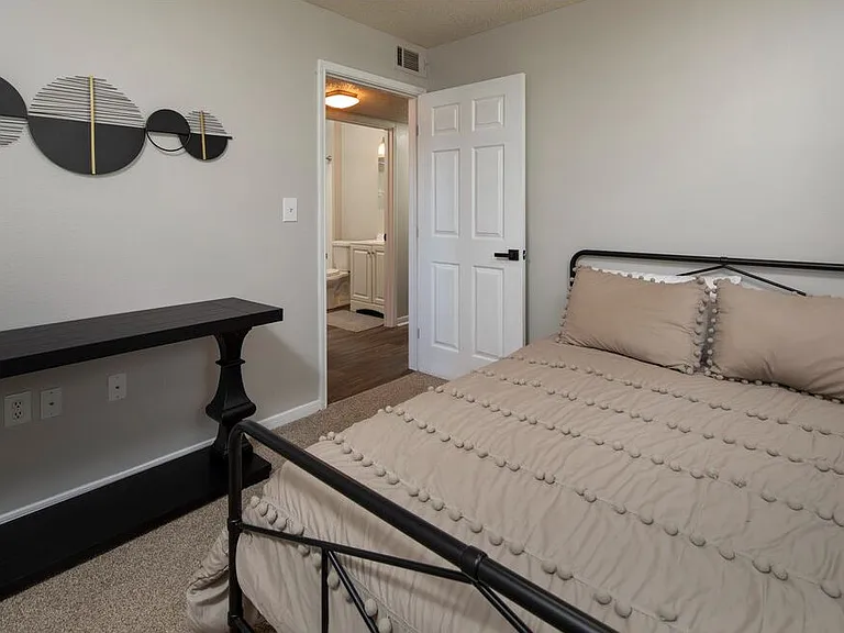 Belmont Hill Aprtments — Photo 8