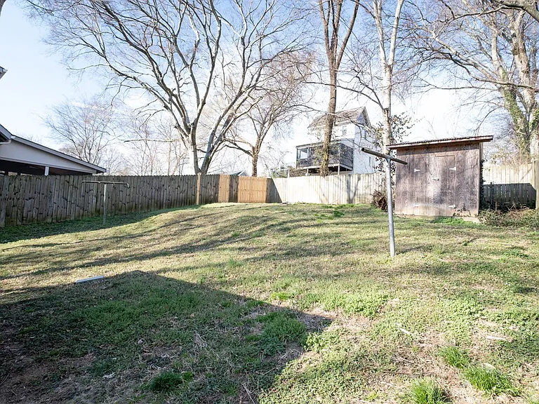 606 Village Ct — Photo 5