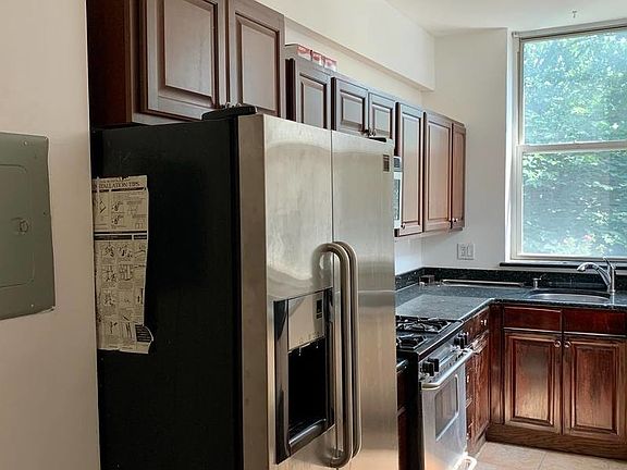3rd image of 120A Bainbridge St #2A