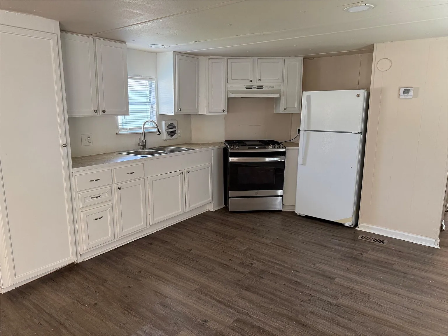 2 bed, 1.0 bath, 784 sqft, $950 — Photo 4