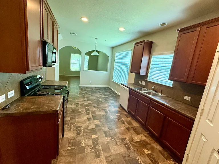 2169 Hazelwood Dr — Photo 5