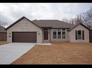 961 Piper St, Cave Springs, AR 72718