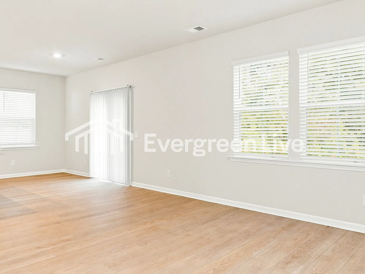 4 bed, 2.5 bath, 1825 sqft, $1,705 — Photo 2
