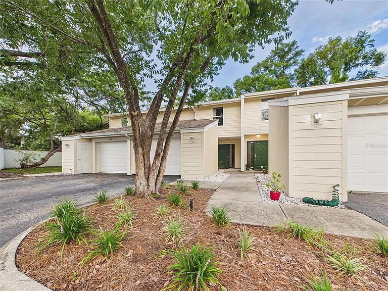 11239 Cedar Hollow Ln — Photo 48