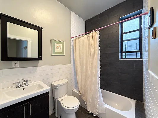 Bathroom, photo 1