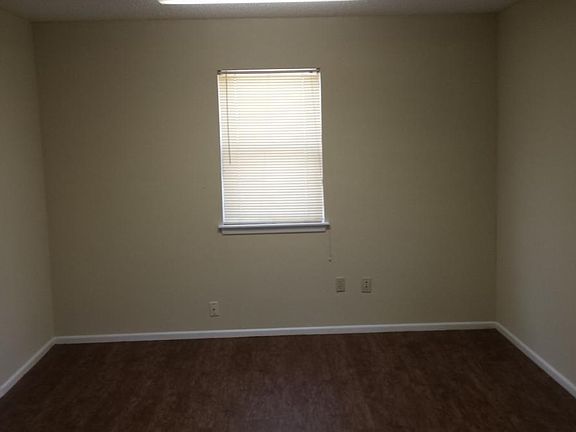 3rd image of 1010 Rockmoor Ste 1