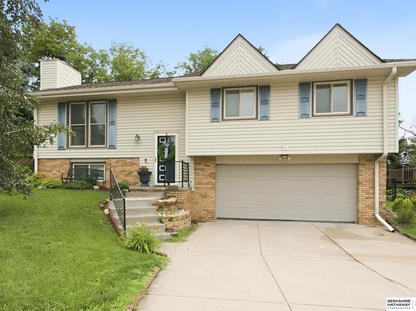 2410 Yorktown Pl, Bellevue, NE 68123