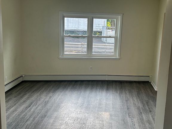 3rd image of 617 N Main St
