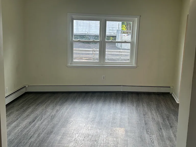 617 N Main St — Photo 3