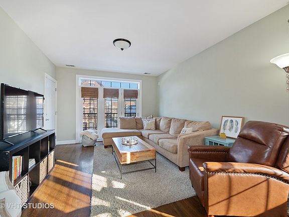 4th image of 2212 N Seeley Ave #2