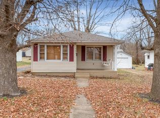 904 N Middle St, Farmington, MO 63640