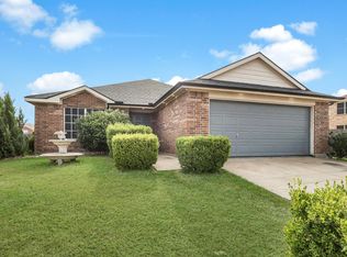918 Blue Sky Dr, Arlington, TX 76002