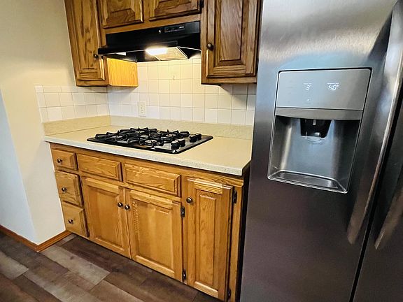 Built in Gas Range - fridge stays with property