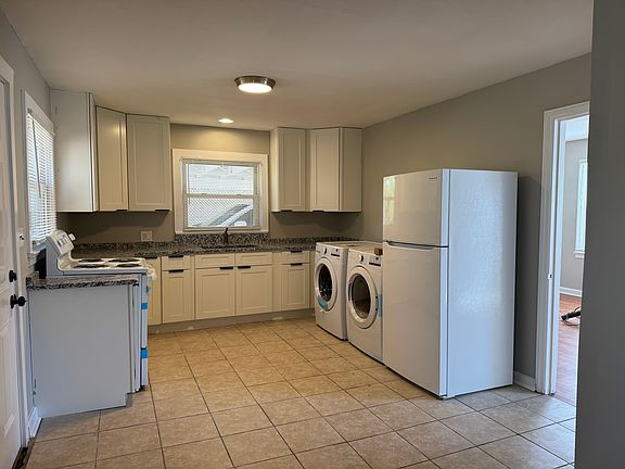 4th image of 7704 SW Pinner Dr #A