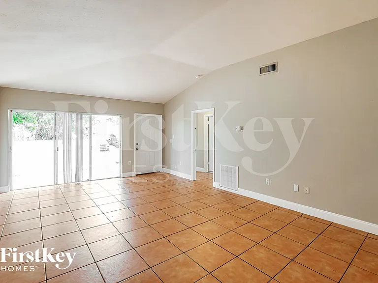 10352 SW 208th Ln — Photo 5
