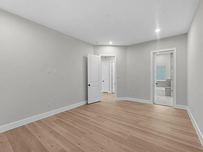 2347 Knoblock — Photo 16