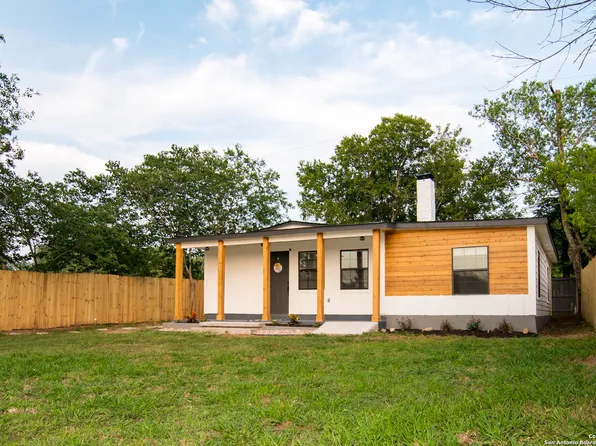 219 E 7th ST, Elmendorf, TX 78112