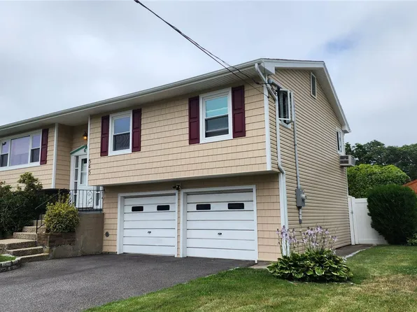 545 Polaris Street, North Babylon, NY 11703