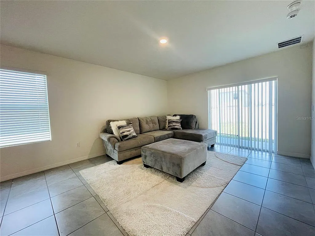 3 bed, 2.0 bath, 1516 sqft, $2,500 — Photo 3