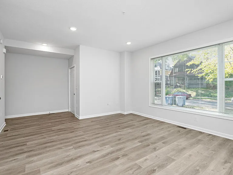 2109 Aldrich — Photo 6