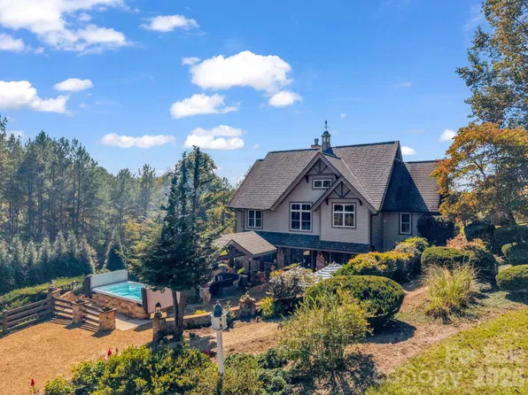 140 Blazing Star Ln, Mill Spring, NC 28139