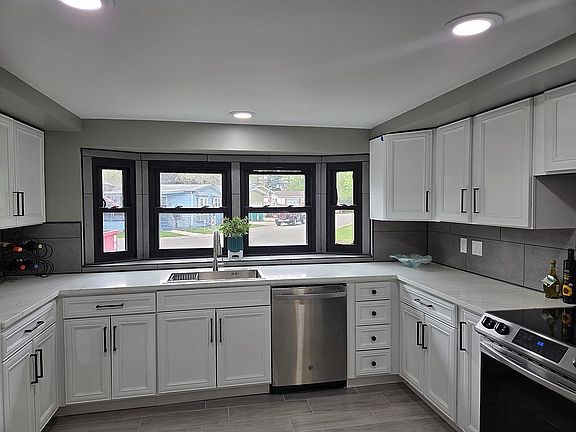 5th image of 213 Northshore Rd