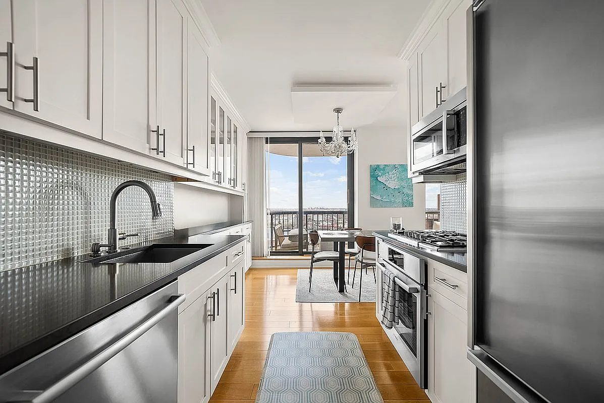 52 E End Ave APT 23A photo 1